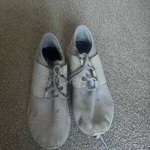 New balance sneakers size 8 women’s